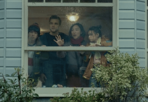 Wagner Moura ve Greta Lee'yi Bir Araya Getiren Netflix Filmi “Son Ev”den Fragman Yayınlandı