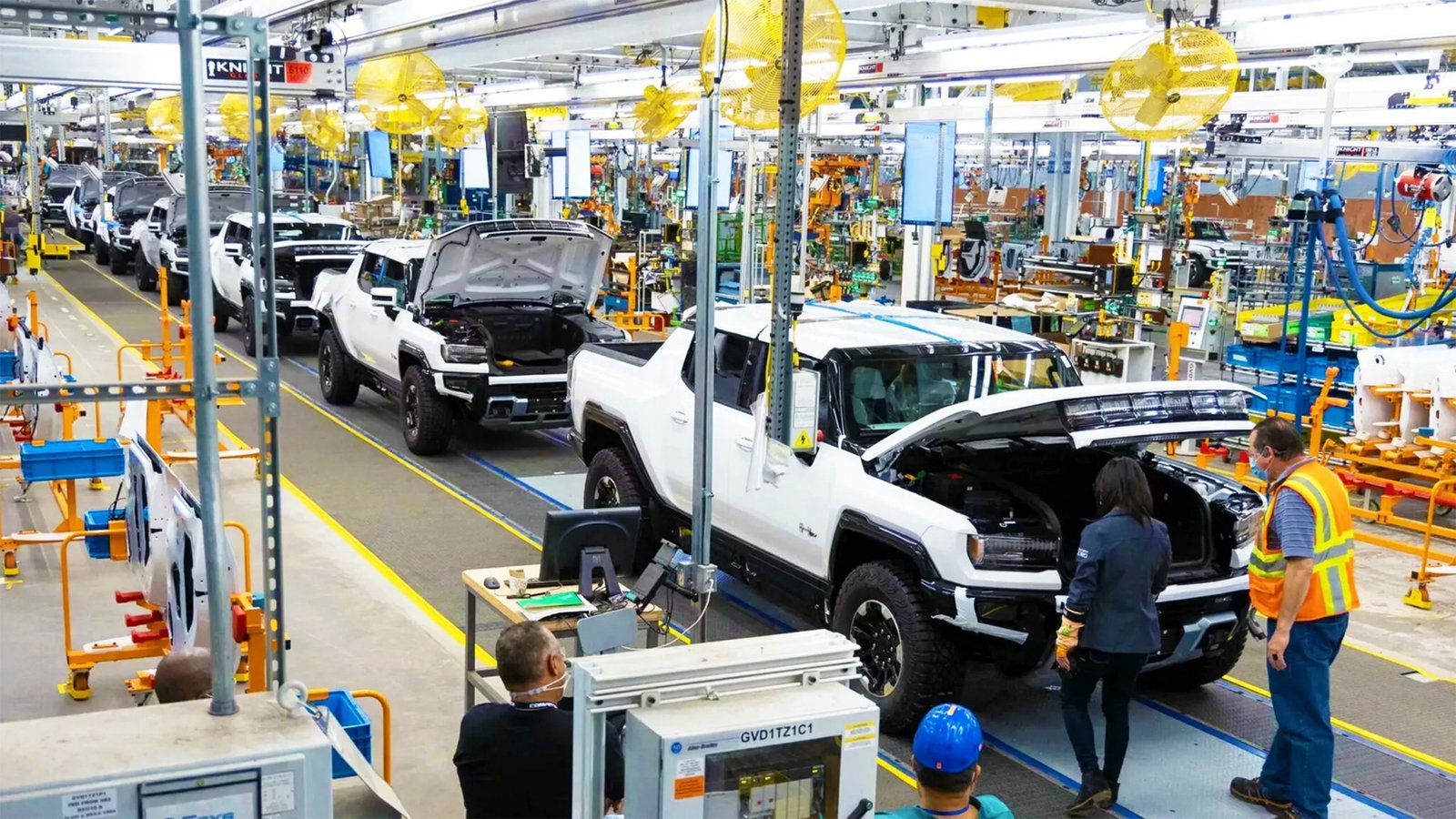 Karanlık fabrika dönemi yaklaşıyor: GM fabrikasında robot devrimi