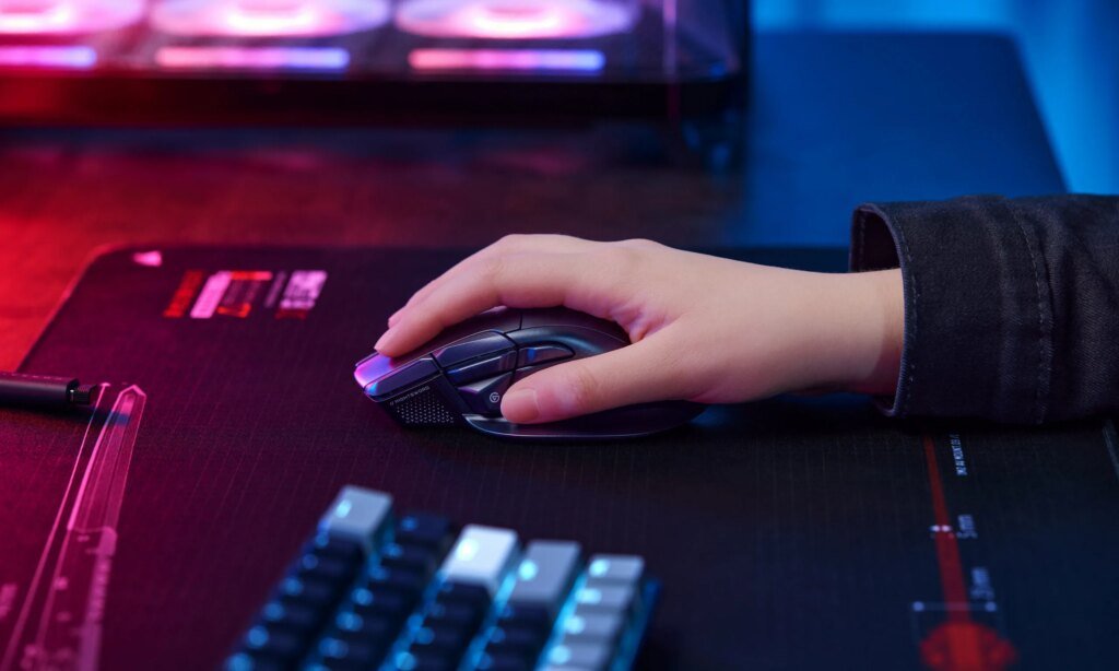 Corsair, Elgato Stream Deck'in Ruhunu Nightsword V2 Fareye Entegre Etti!