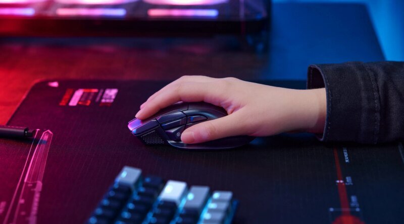 Corsair, Elgato Stream Deck'in Ruhunu Nightsword V2 Fareye Entegre Etti!