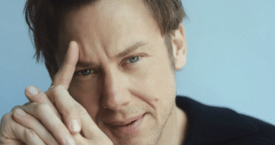 "Black Mirror" Yıldızı, Hulu’nun Yeni Hukuk Gerilimi "Conviction" Kadrosuna Dahil Oldu! - Haberler