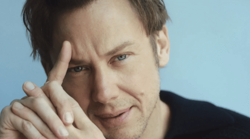 "Black Mirror" Yıldızı, Hulu’nun Yeni Hukuk Gerilimi "Conviction" Kadrosuna Dahil Oldu! - Haberler