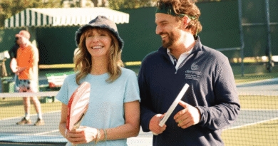 "Kortta Savaş Başlıyor: Jake Johnson'lı Komedi Filmi 'The Dink'ten İlk Fragman Yayınlandı!" - Haberler