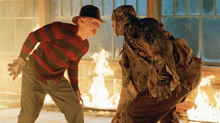 Freddy vs. Jason (dir. Ronny Yu, 2003) Son ‘resmi’ devam filmi, Elm Sokağı Kabusu ve Cuma 13 serileri - her iki ikonik dizinin tekrar yapımına geçmeden önce - kaydedilen en tatmin edici hayran hizmeti filmlerden biri. Freddy Krueger ve Jason Voorhees, aynı gençleri öldürmeye çalışıyor, diğerinin öldürmelerini çalmaya çalışıyor ve nihayetinde absürt ve yaratıcı bir üçüncü perde çatışmasında karşı karşıya geliyor. Ciddiye alamazsınız ama yine de dürüst ve eğlenceli bir veda.