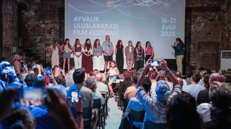 Ayvalık'ta Kısa Film Heyecanı: Ayvalık Uluslararası Film Festivali ve Akbank Sanat Bir Araya Geliyor! - Haberler