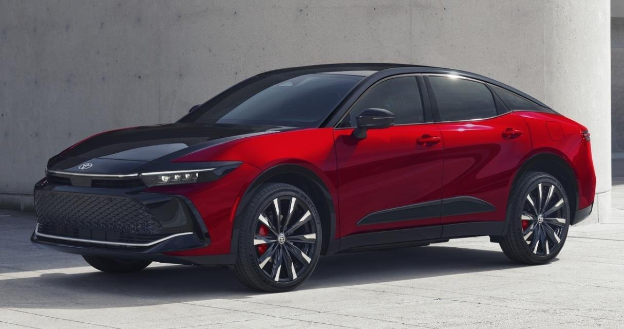 2027 model Toyota Crown tanıtıldı: 100 km'de 5.9 litre yakıyor