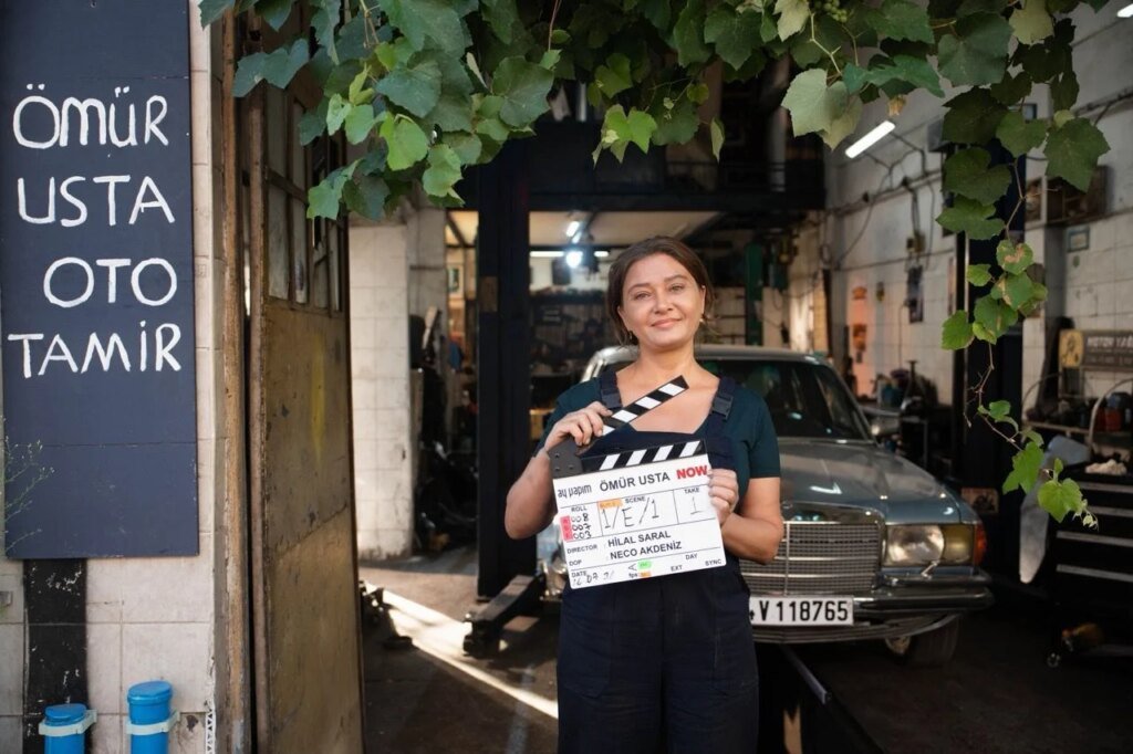 "Nurgül Yeşilçay ve Bülent İnal'ı Bir Araya Getiren 'Ömür Usta' Dizisi Sete Girdi!" - Haberler
