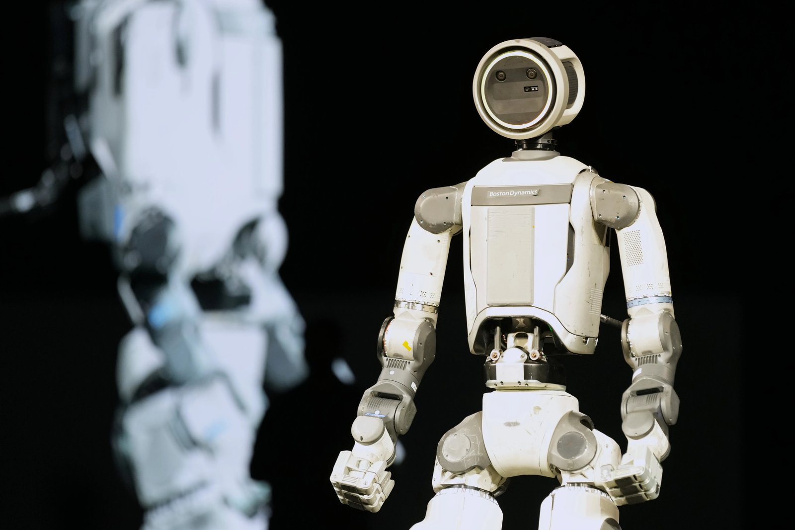 Hyundai, otomobil bayilerinde insansı robot satacak