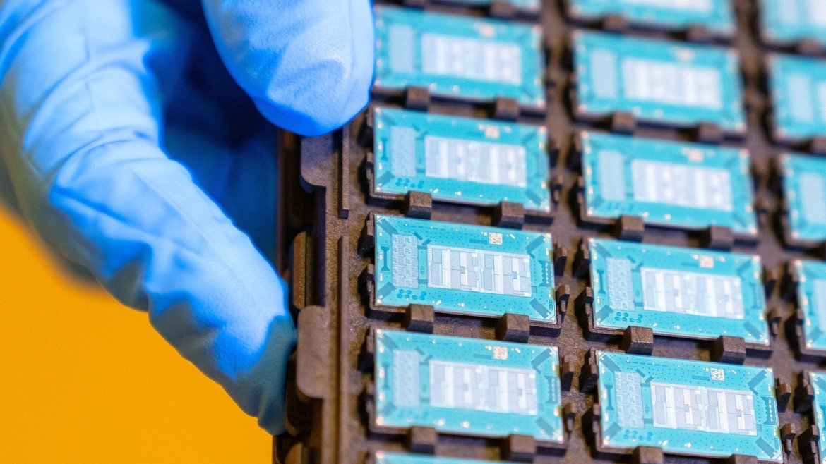 Intel işlemcilerin içine ışık yerleştirecek: İşte yeni patent